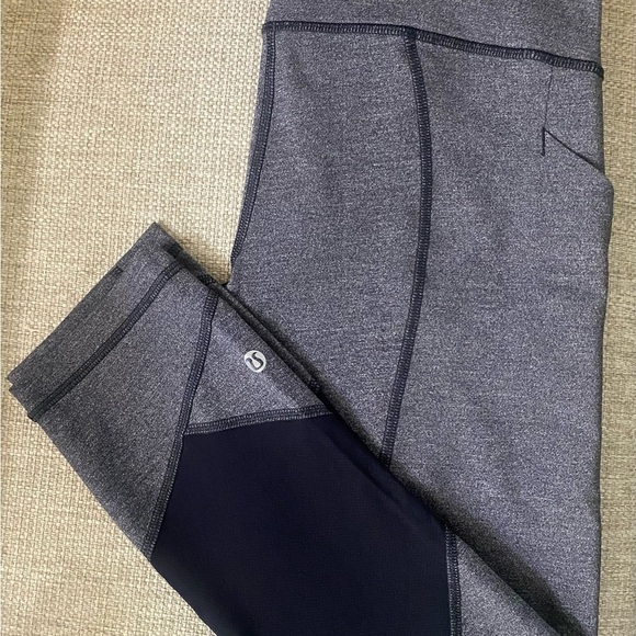 Lululemon Athletica Yoga or Running Crop Leggings Grey &‎ Black Size 6 - Picture 1 of 5